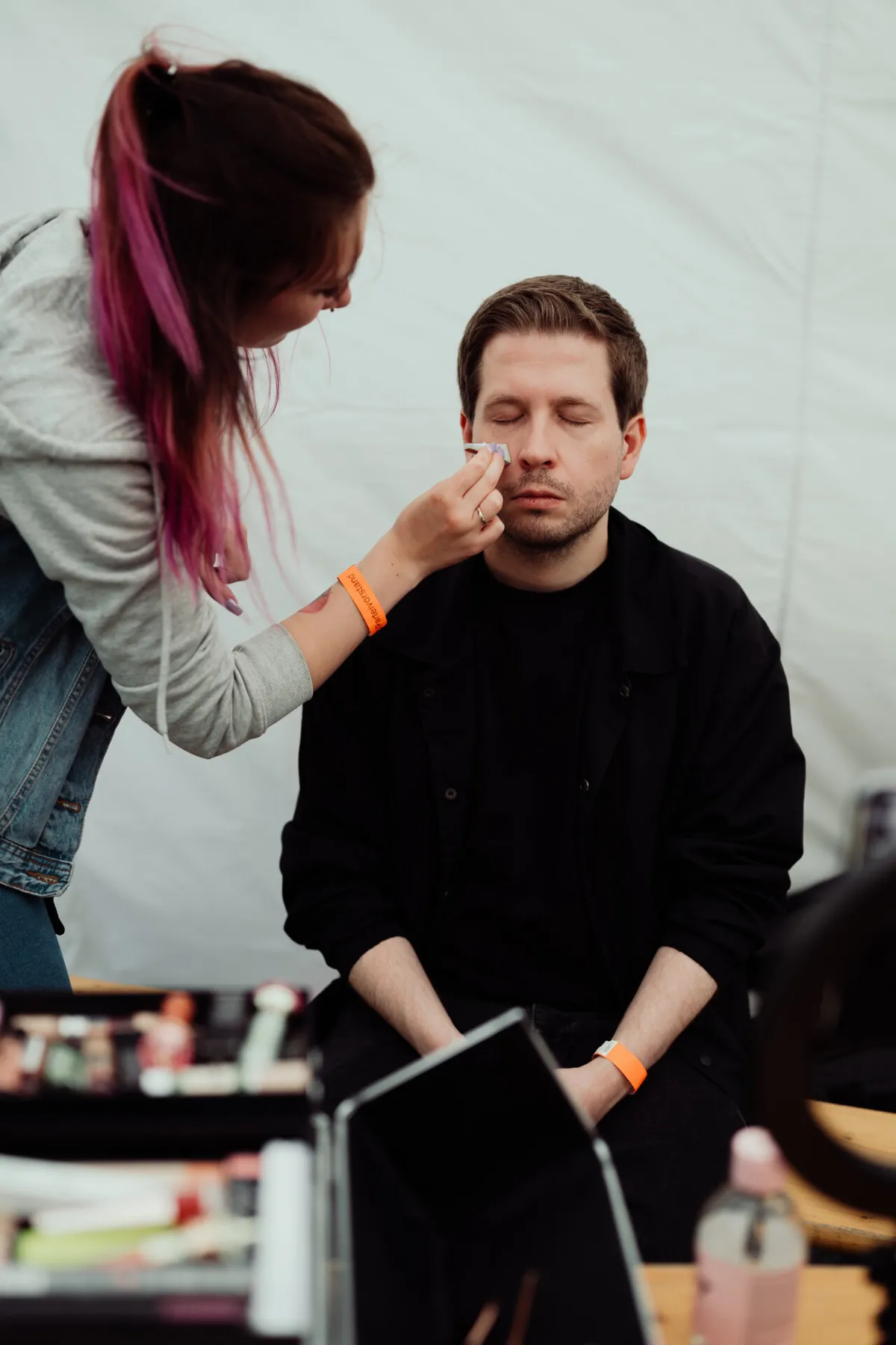 Professionelles Make-up von Sharon May für Kevin Kühnert