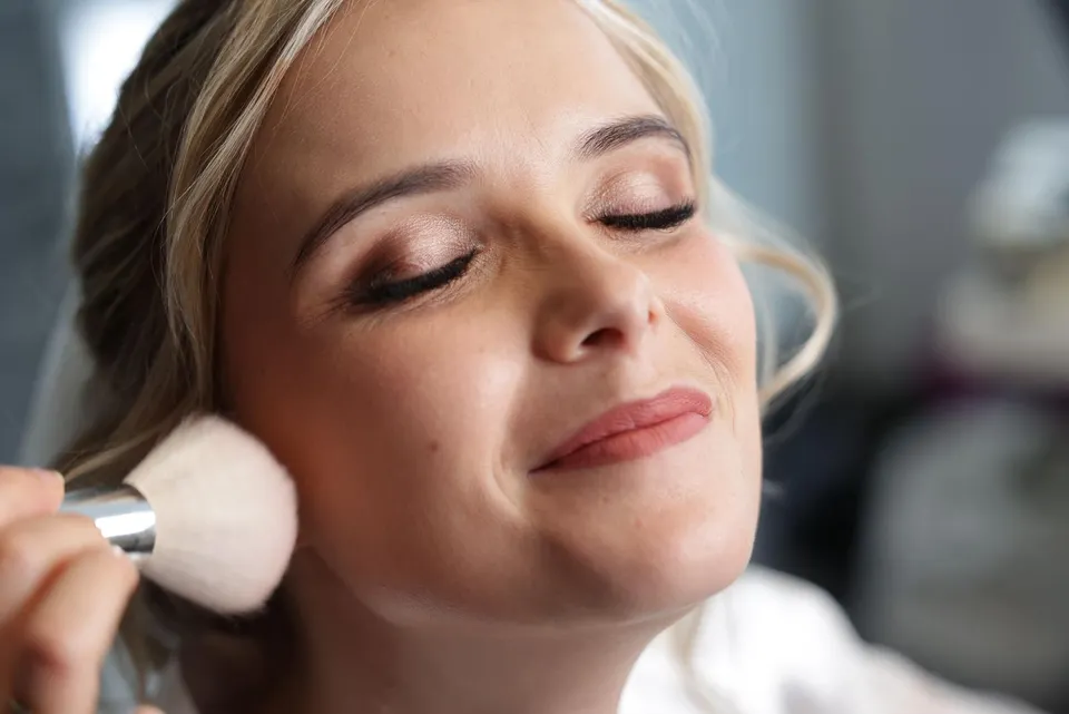 Brautstyling und Braut Make-up von Sharon May Beauty